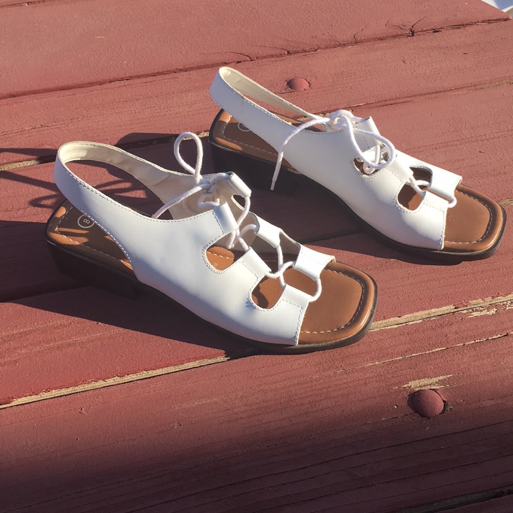 SOLD —VINTAGE 80s WHITE SQUARE TOE SANDALS
